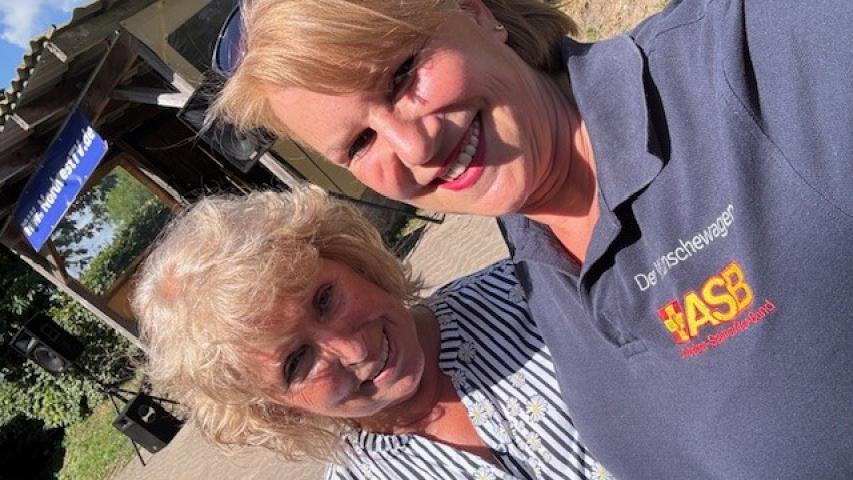 Frau Diedrichs und Wunscherfüllerin Tinka Beller