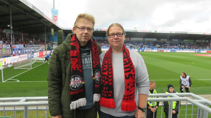 Stephan und seine Schwester Katja im Holsteinstadion