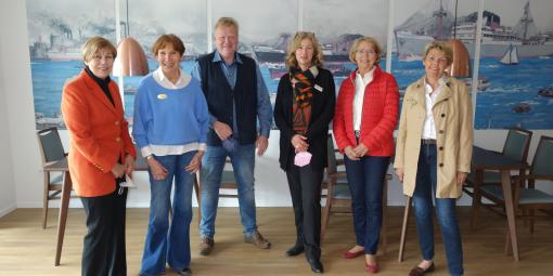 Im Bild (v. li. n. re.) Bärbel Dümcke, Gabriele Haitermann, Axel Schröter, Dagmar Andersen, Helle Kollmann und Benita von Sass-Hasselblatt.